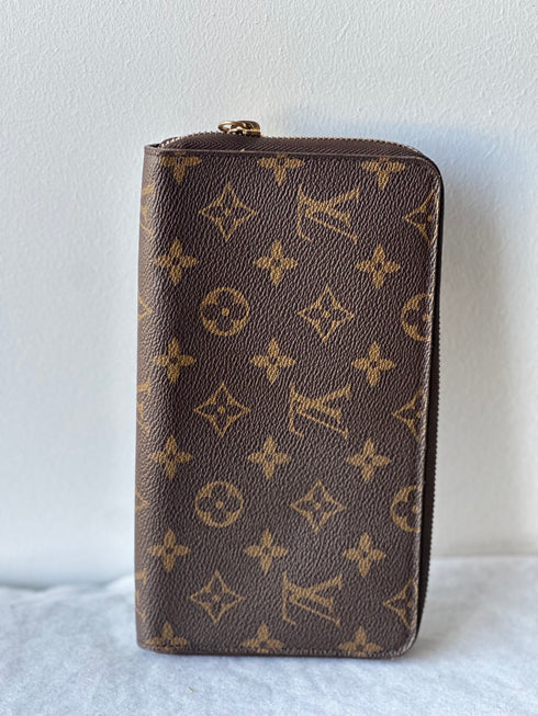 Louis Vuitton Zippy Wallet