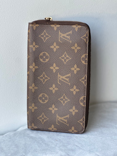 Louis Vuitton Zippy Wallet