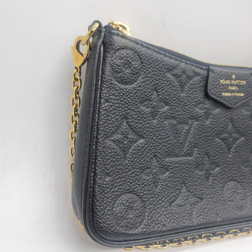 Louis Vuitton : Easy on Pouch